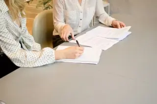 Signature d'un contrat de location de voiture