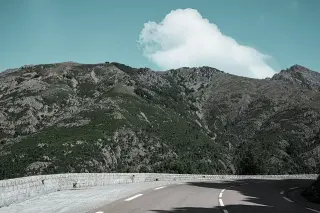Route dans les montagnes en Corse