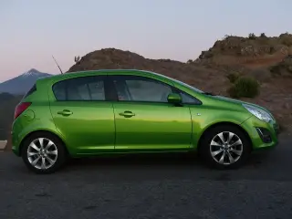 Voiture verte en Corse