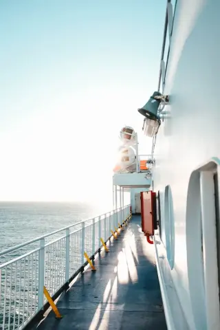 Pont d'un bateau sur la mer