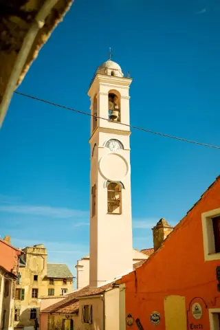 Clocher de la ville de Corte en Corse