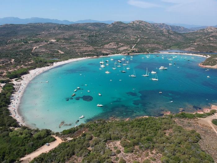 Vue aérienne de la Baie de la Rondinara en Corse